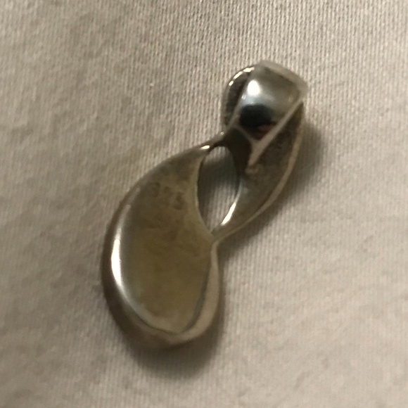 Sterling Silver with Black Enamel Pendant - 925 stamped - Picture 2 of 3